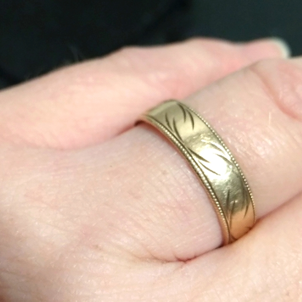 SALE! Stunning 10K Stamped Solid Gold Leaf Design Band Unisex Ring 💍